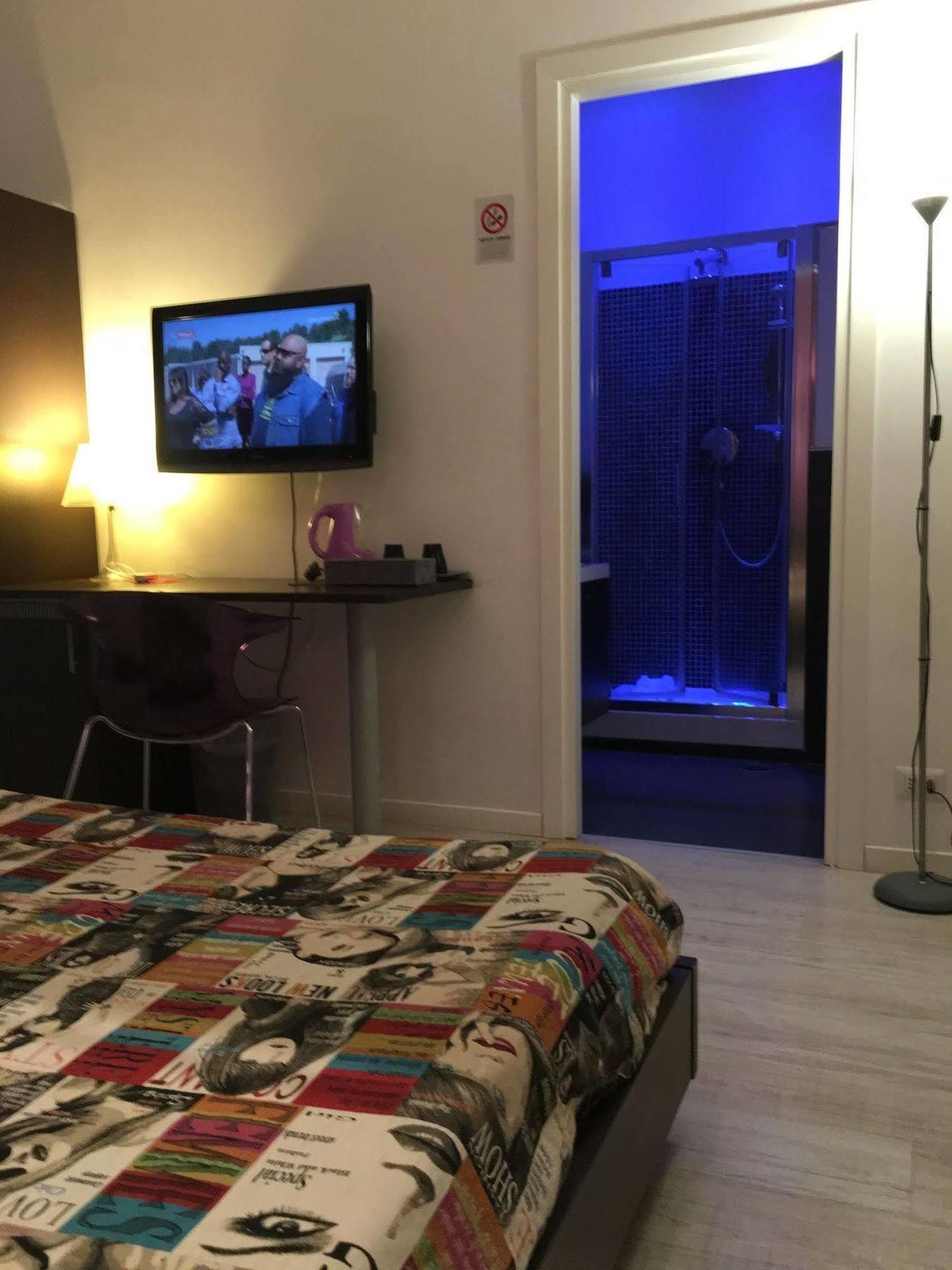 Chroma Italy - Chroma Tessera Bed and breakfast Roma
